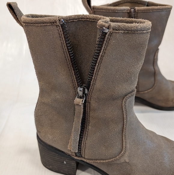 CLARKS Collection Nevella Devon Women's taupe suede zip ankle booties size 10 - Picture 5 of 15